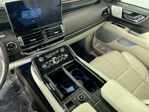 Used 2024 Lincoln Navigator Black Label image 23