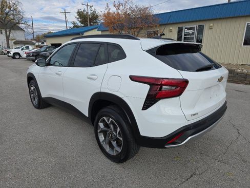 Used 2024 Chevrolet Trax LT w/ Driver Confidence Package image 3