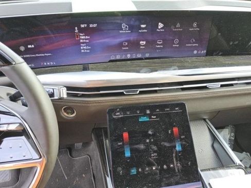 Used 2025 Cadillac Escalade ESV Premium Luxury w/ Touring Package image 4