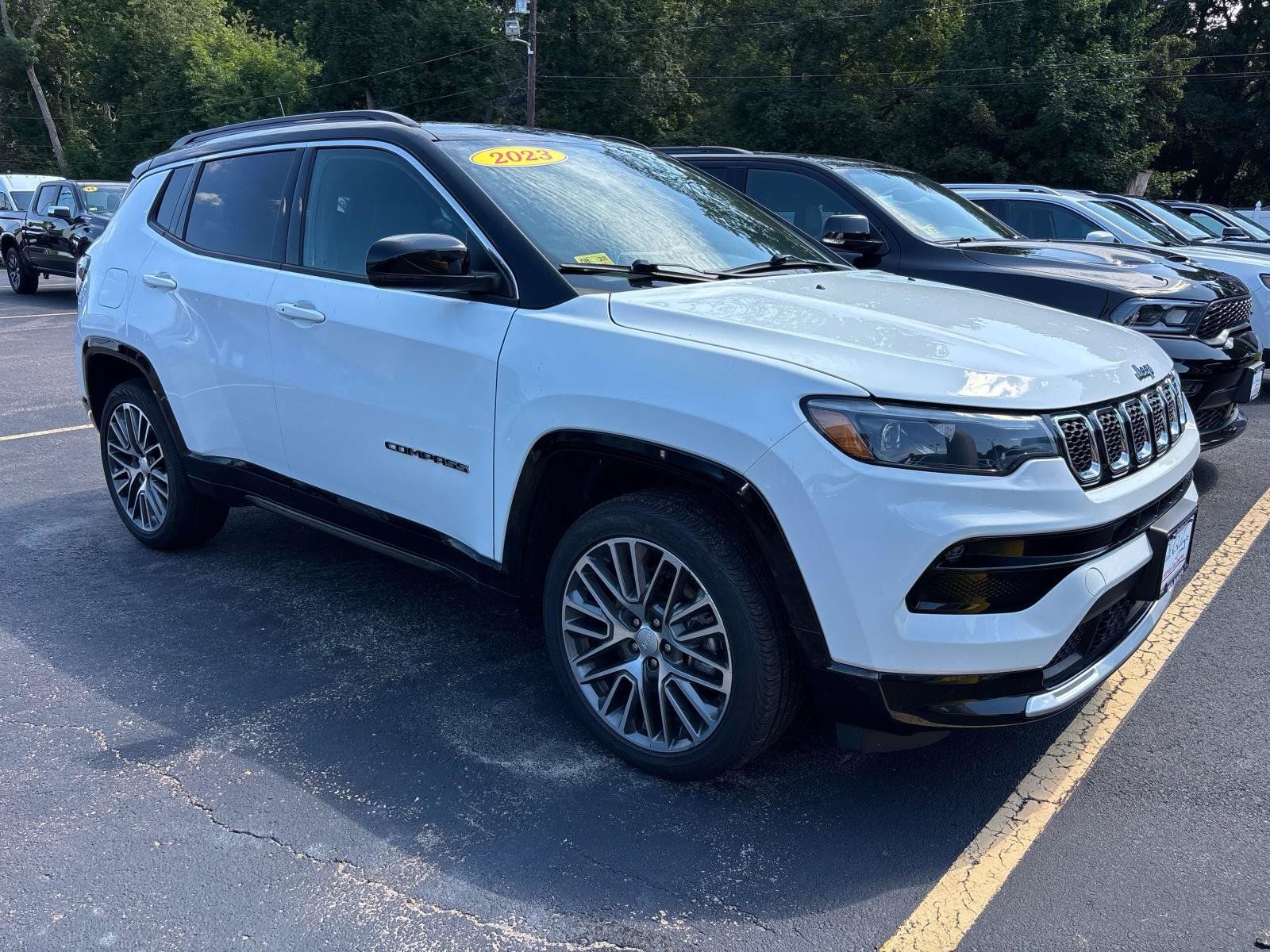 Used 2023 Jeep Compass Limited w/ Elite Group AWD/4WD image 28