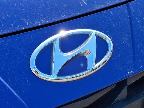 Used 2021 Hyundai Elantra SE FWD image 13