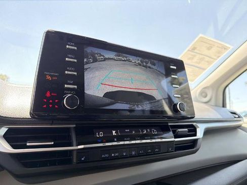 Used 2024 Toyota Sienna XLE w/ XLE Plus Package FWD image 28