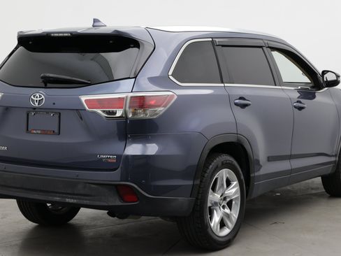 Used 2016 Toyota Highlander Limited w/ Driver Technology Package FWD image 8