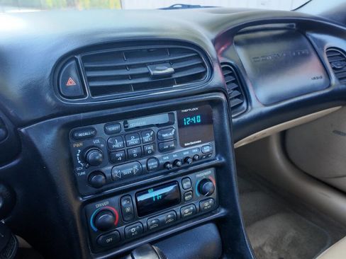 Used 2002 Chevrolet Corvette Coupe w/ Preferred Equipment Group2 image 14