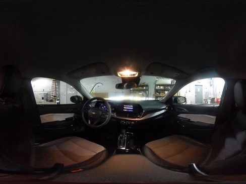 Used 2025 Chevrolet Trax LT image 41