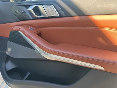 Used 2022 BMW X7 M50i w/ Dynamic Handling Package image 9