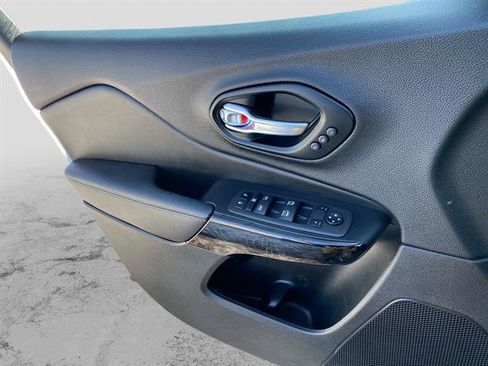 Used 2023 Jeep Cherokee Altitude Lux w/ Lux Elite Package image 20