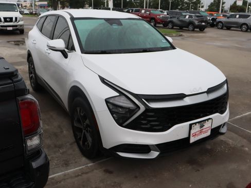 Used 2023 Kia Sportage EX FWD image 2