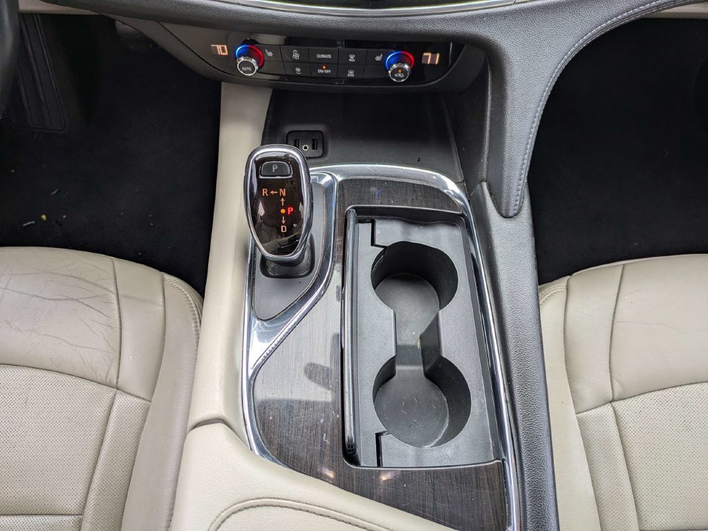 Used 2019 Buick Enclave Essence FWD image 19