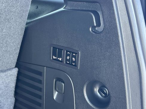 Used 2018 GMC Yukon SLT w/ Open Road Package AWD/4WD image 27