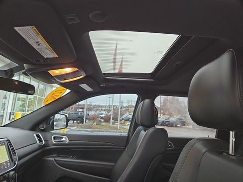 Certified 2021 Jeep Grand Cherokee Laredo X image 27