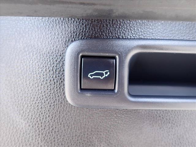 Used 2022 Toyota Highlander XLE AWD/4WD image 9