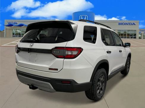 New 2025 Honda Pilot TrailSport image 8