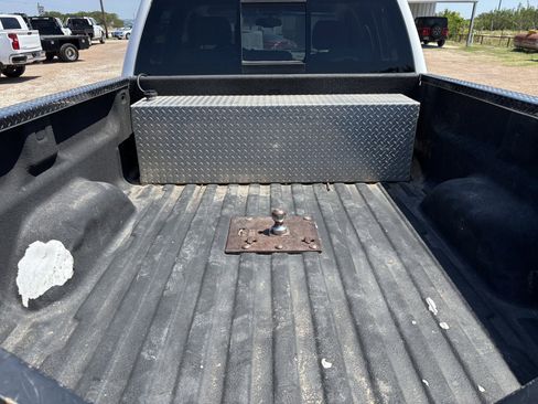 Used 2007 GMC Sierra 2500 SLE w/ Z71 Off-Road Package image 5