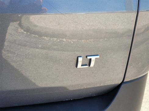 Used 2021 Chevrolet Traverse LT image 13