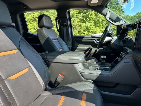 Used 2023 GMC Sierra 1500 AT4 w/ Technology Package AWD/4WD image 17