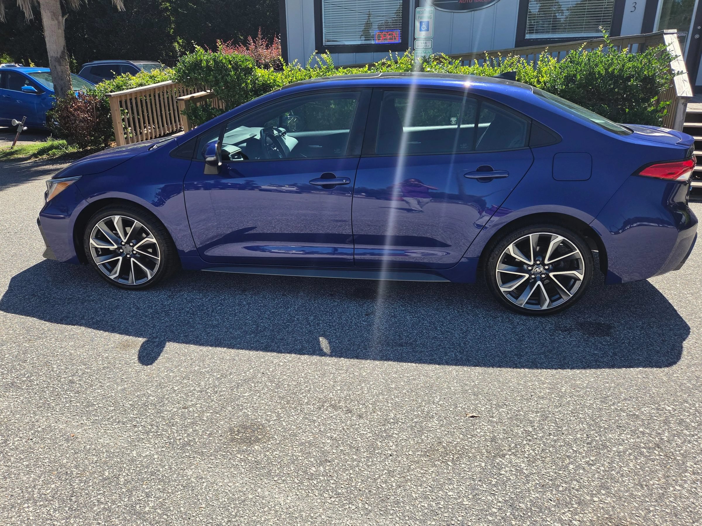 Used 2021 Toyota Corolla SE w/ SE Premium Package FWD image 10