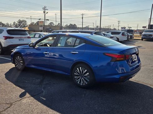 Used 2025 Nissan Altima 2.5 SV image 9