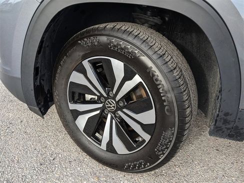 Certified 2024 Volkswagen Atlas SE image 33