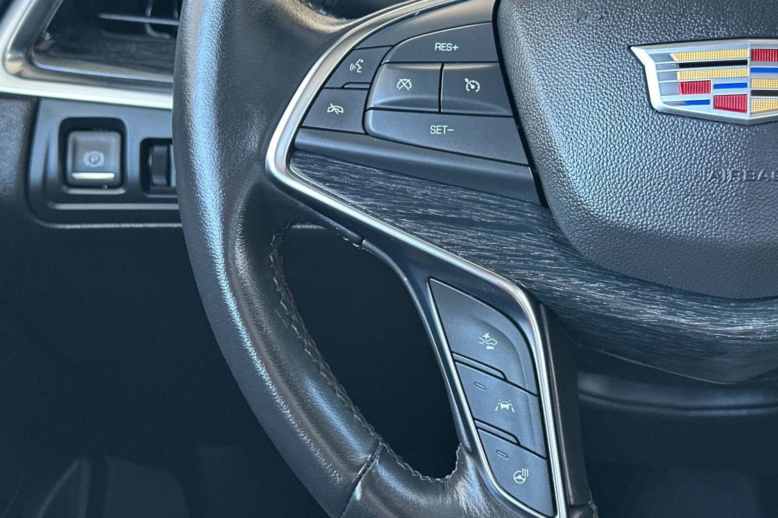 Certified 2023 Cadillac XT5 Premium Luxury FWD image 33