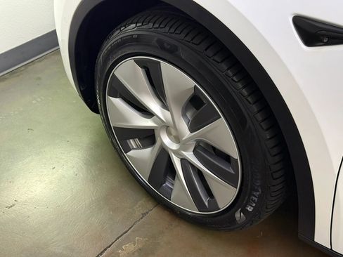 Used 2021 Tesla Model Y Long Range AWD/4WD image 9