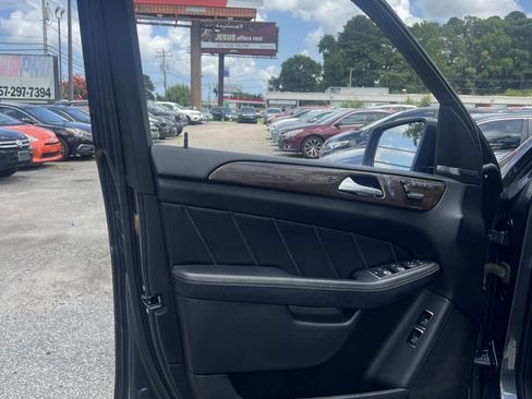 Used 2015 Mercedes-Benz GL 450 4MATIC image 12