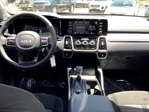 Used 2022 Kia Sorento LX image 16
