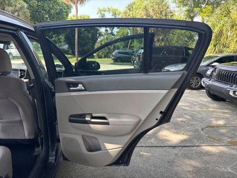Used 2018 Kia Sportage LX w/ LX Popular Package FWD image 22