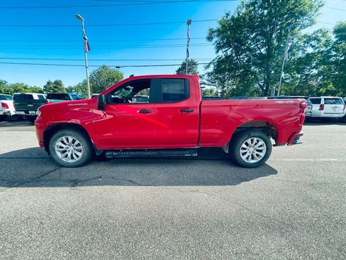 Used 2020 Chevrolet Silverado 1500 Custom w/ Custom Value Package AWD/4WD image 2