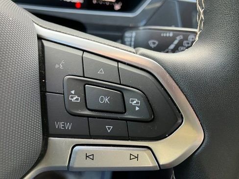 Used 2022 Volkswagen Tiguan SE image 6