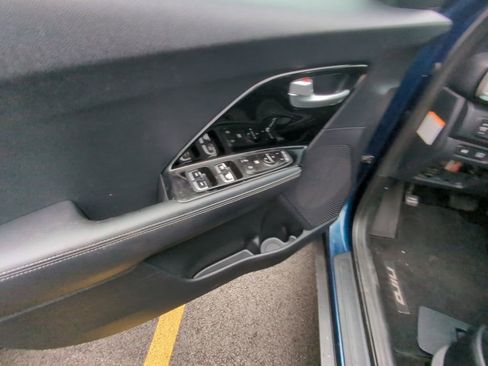 Used 2017 Kia Niro EX image 8
