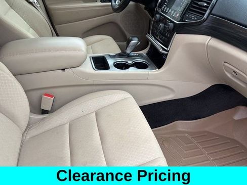Used 2022 Jeep Grand Cherokee Laredo E w/ Security & Convenience Group AWD/4WD image 39