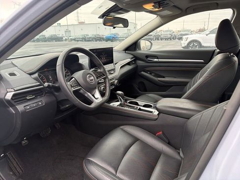 Used 2023 Nissan Altima 2.5 SR w/ SR Premium Package image 9