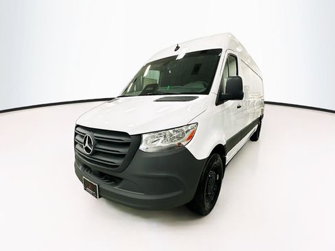 Used 2025 Mercedes-Benz Sprinter 2500 image 3