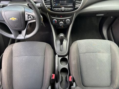 Used 2018 Chevrolet Trax LS AWD/4WD image 18