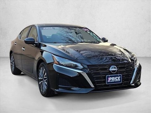 Used 2025 Nissan Altima 2.5 SV image 3