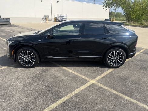 Used 2025 Cadillac Optiq Sport 2 w/ LPO, Floor Liner Package AWD/4WD image 3