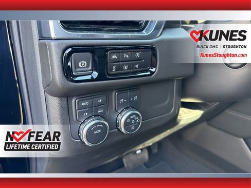 Used 2025 GMC Yukon XL Denali image 21