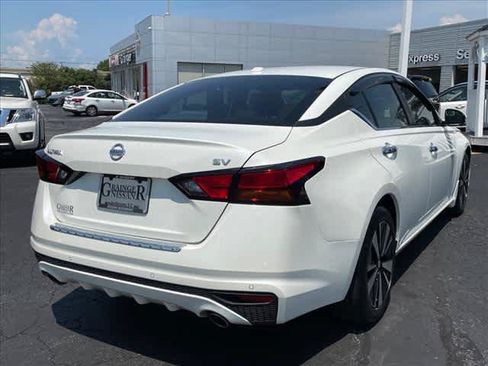 Used 2021 Nissan Altima 2.5 SV w/ SV Premium Package FWD image 3