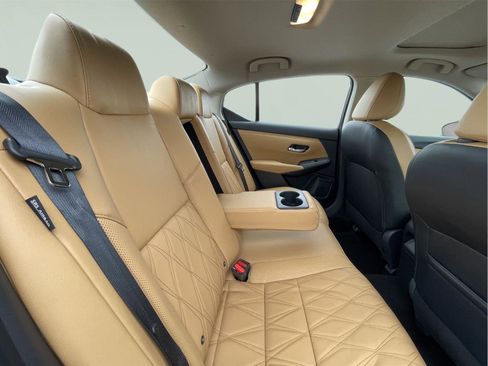 Used 2023 Nissan Sentra SV w/ SV Premium Package image 18