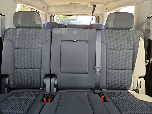 Used 2019 Chevrolet Suburban LS RWD image 14