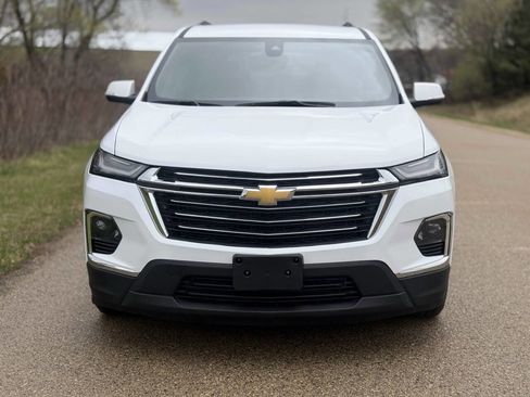 Used 2024 Chevrolet Traverse LT image 3