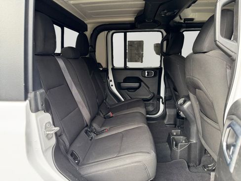Used 2023 Jeep Gladiator Sport image 13