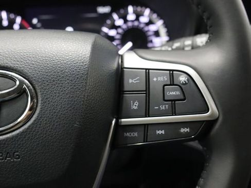 Used 2024 Toyota Highlander LE image 26