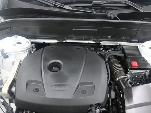 Used 2021 Volvo XC90 T6 Momentum w/ Protection Package Premier image 17