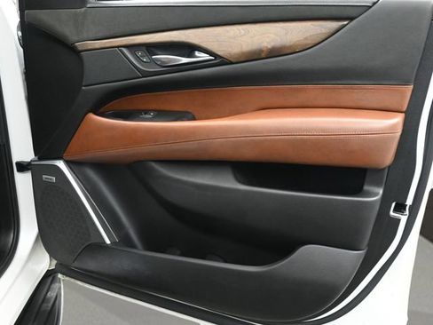 Used 2020 Cadillac Escalade Luxury image 22