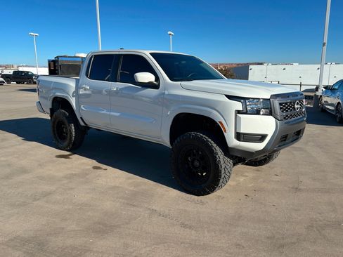 Used 2025 Nissan Frontier SV image 7