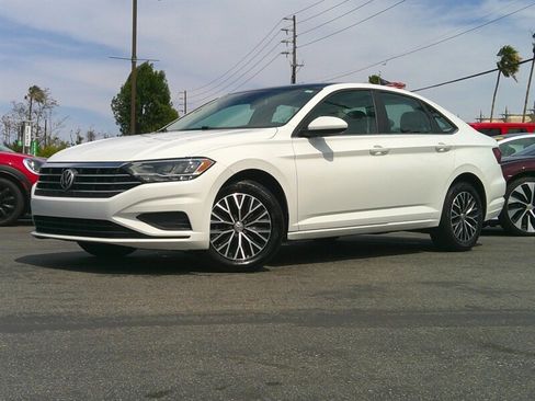 Used 2020 Volkswagen Jetta SE w/ SE Cold Weather Package image 1