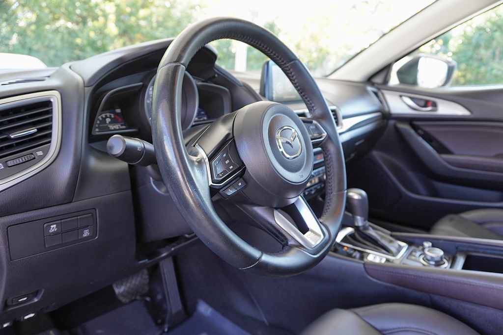 Used 2018 MAZDA MAZDA3 Touring FWD image 14