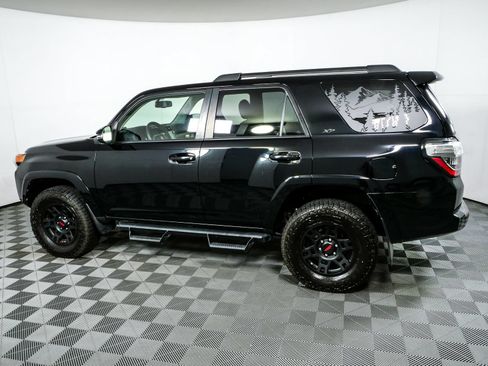 Used 2018 Toyota 4Runner SR5 Premium AWD/4WD image 2